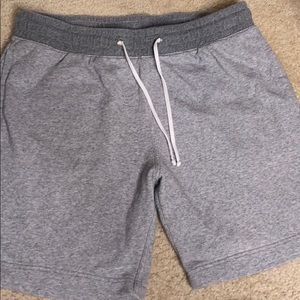 Men’s H&M gray shorts with pockets size. L